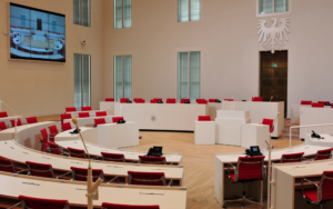 Innenraum eines Landtags ohne Personen