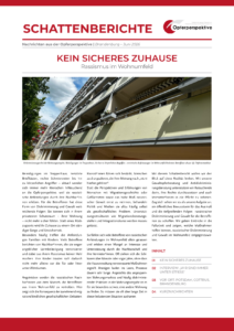 Titelbild der Schattenberichte - Ausgabe Juni 2026. Darauf zu sehen ist ein Wonblock mit Balkonen.